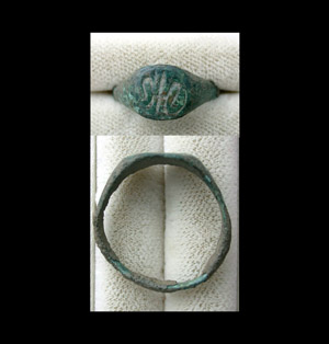 Ring, Medieval Era, Unisex with 'Fleur-de-Lis' Intaglio Ring, Medieval Era, Unisex with 'Fleur-de-Lis' Intaglio